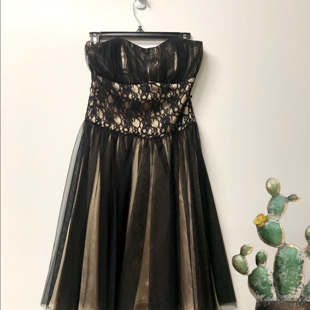 White House Black Market Black Lace Strapless sz 4 - Picture 4 of 8